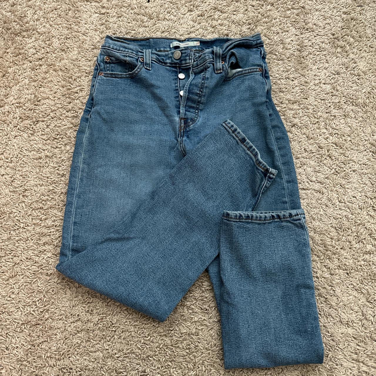 Levi s jeans size 28