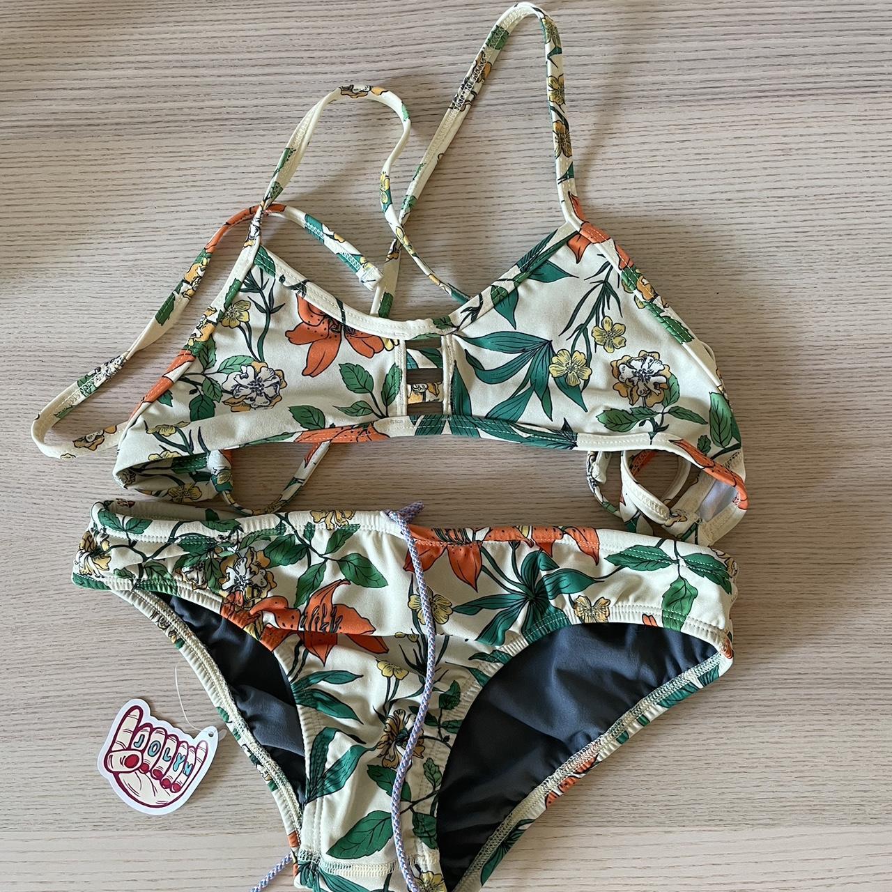 Jolyn swimsuit- top is a small bottoms are a medium.... - Depop