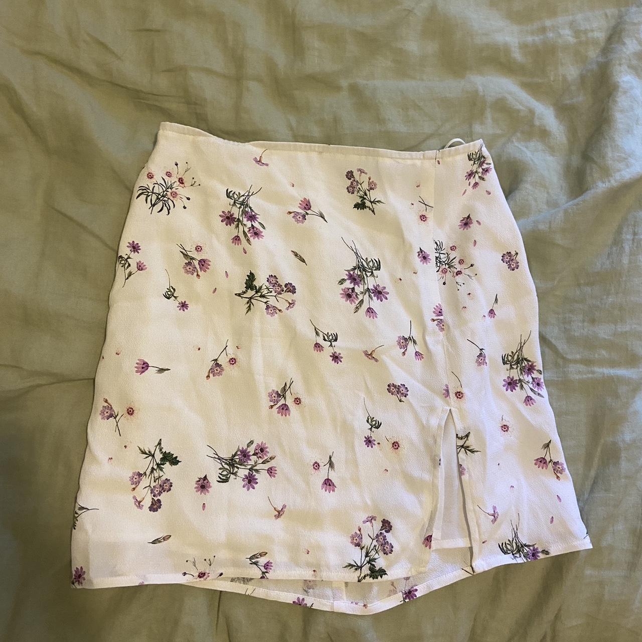 Aritzia Women's White and Pink Skirt | Depop