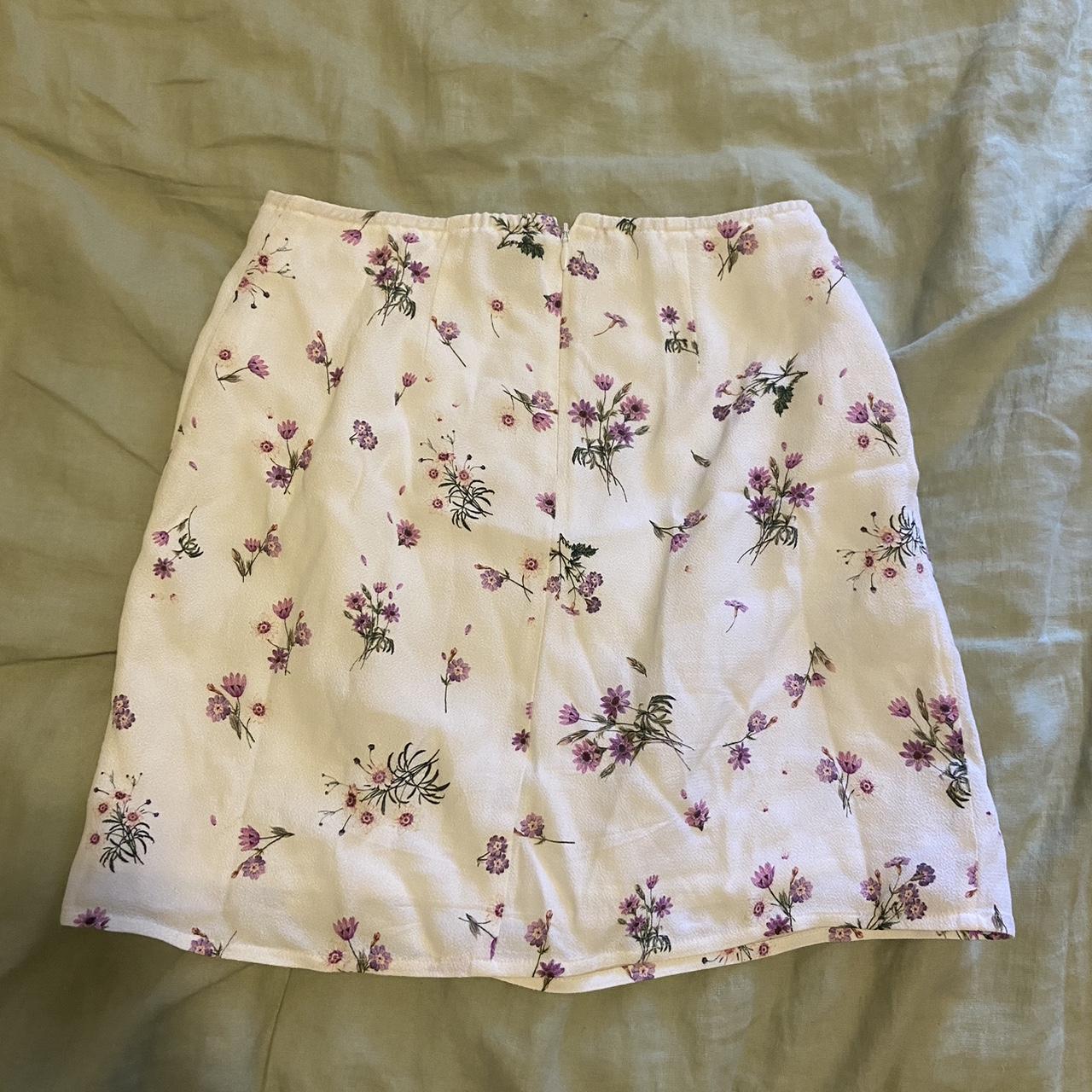 Aritzia Women's White and Pink Skirt | Depop