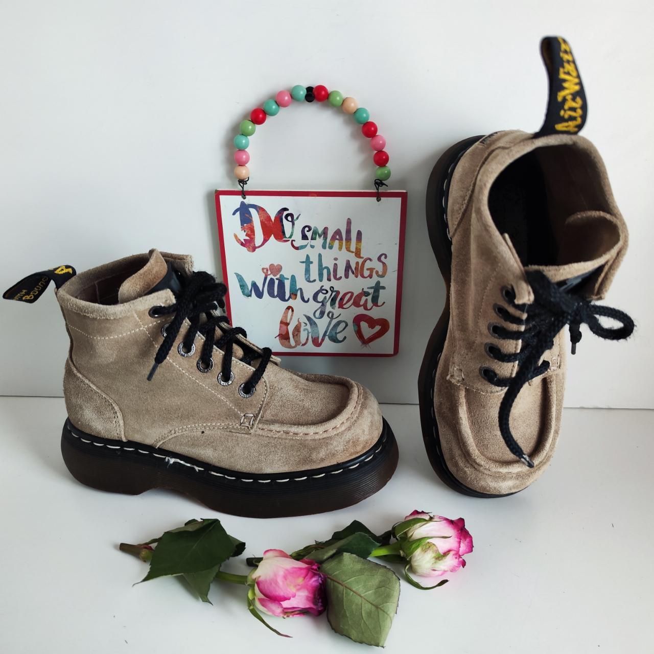 Doc martens 2025 beige boots