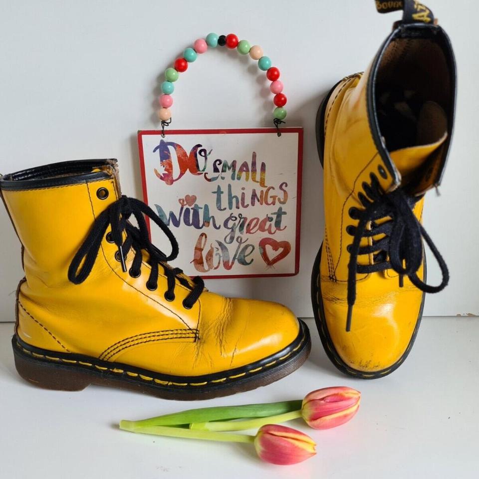 Yellow doc hot sale martens womens