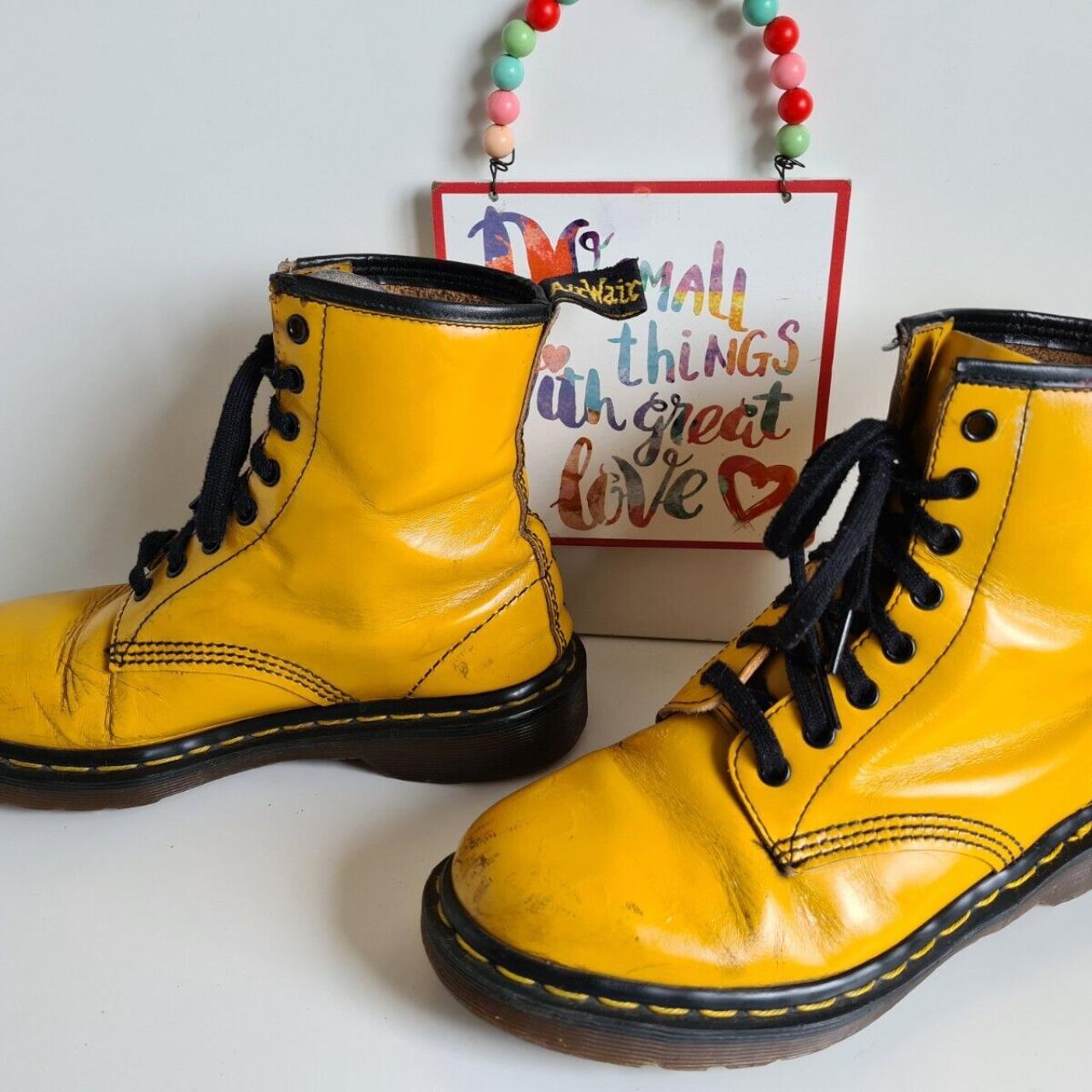 Martens yellow outlet