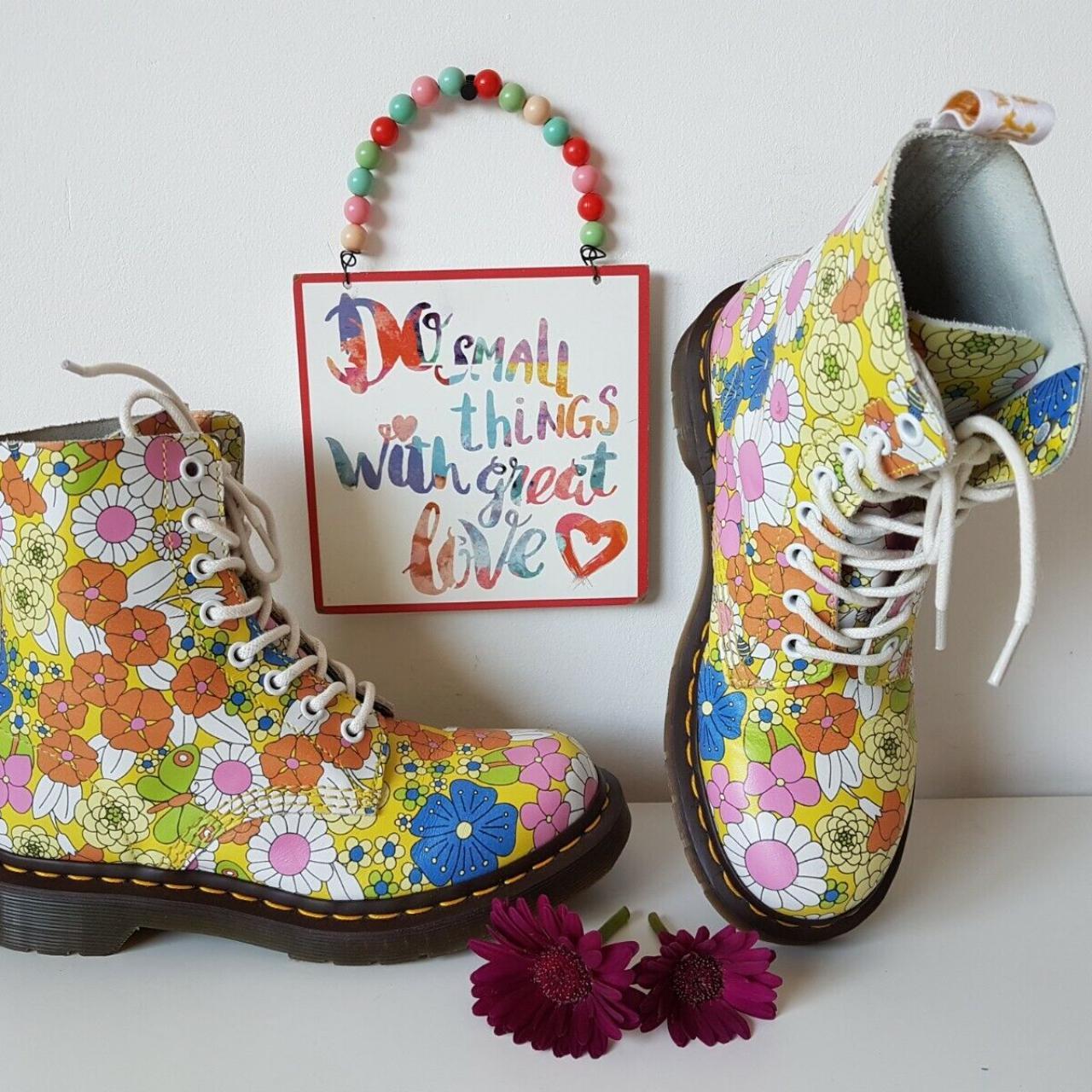 Dr Martens 1460 8 hole Daisy floral flowers meadow Depop