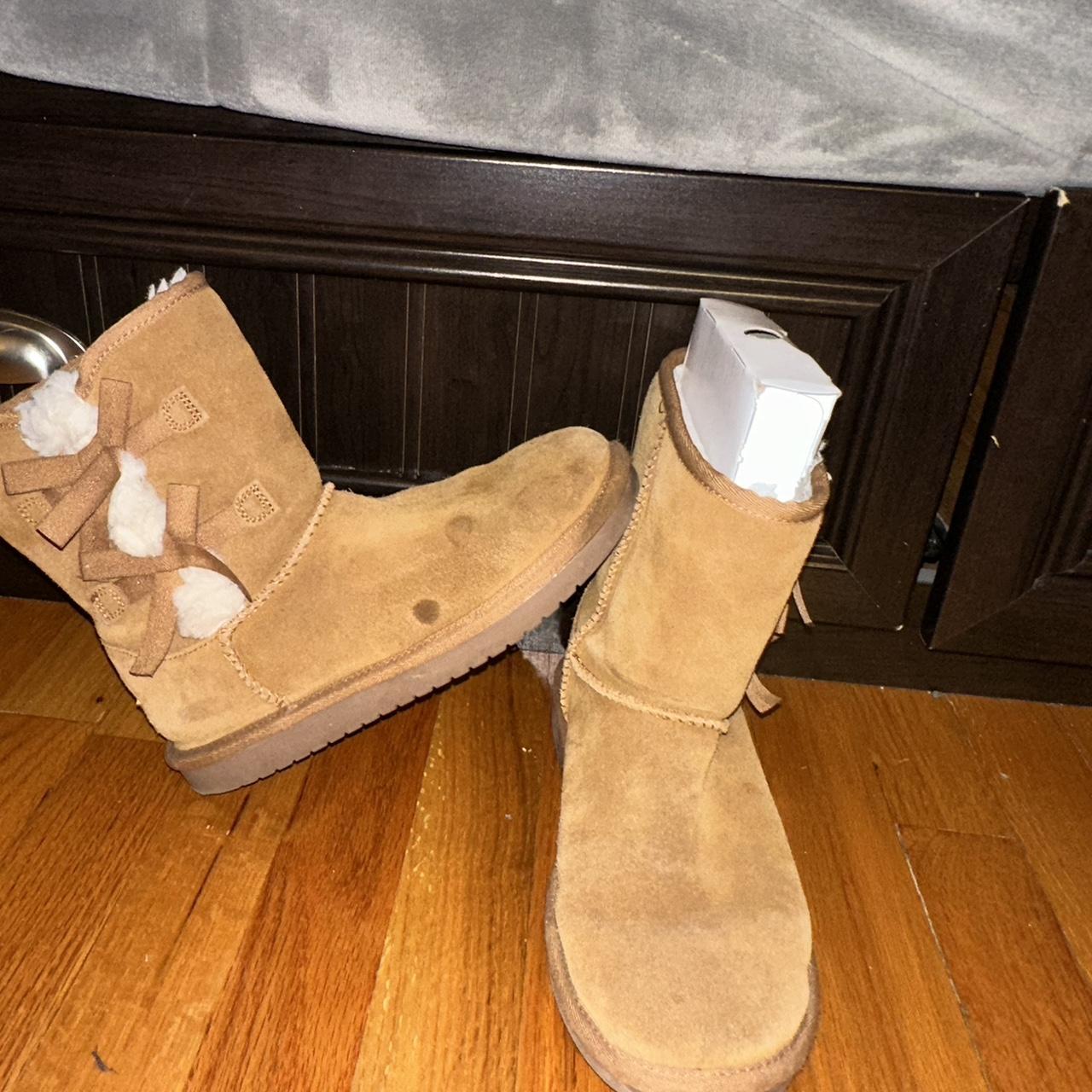 Girls koolaburra by Uggs boots Size 4 Brown Has a... - Depop