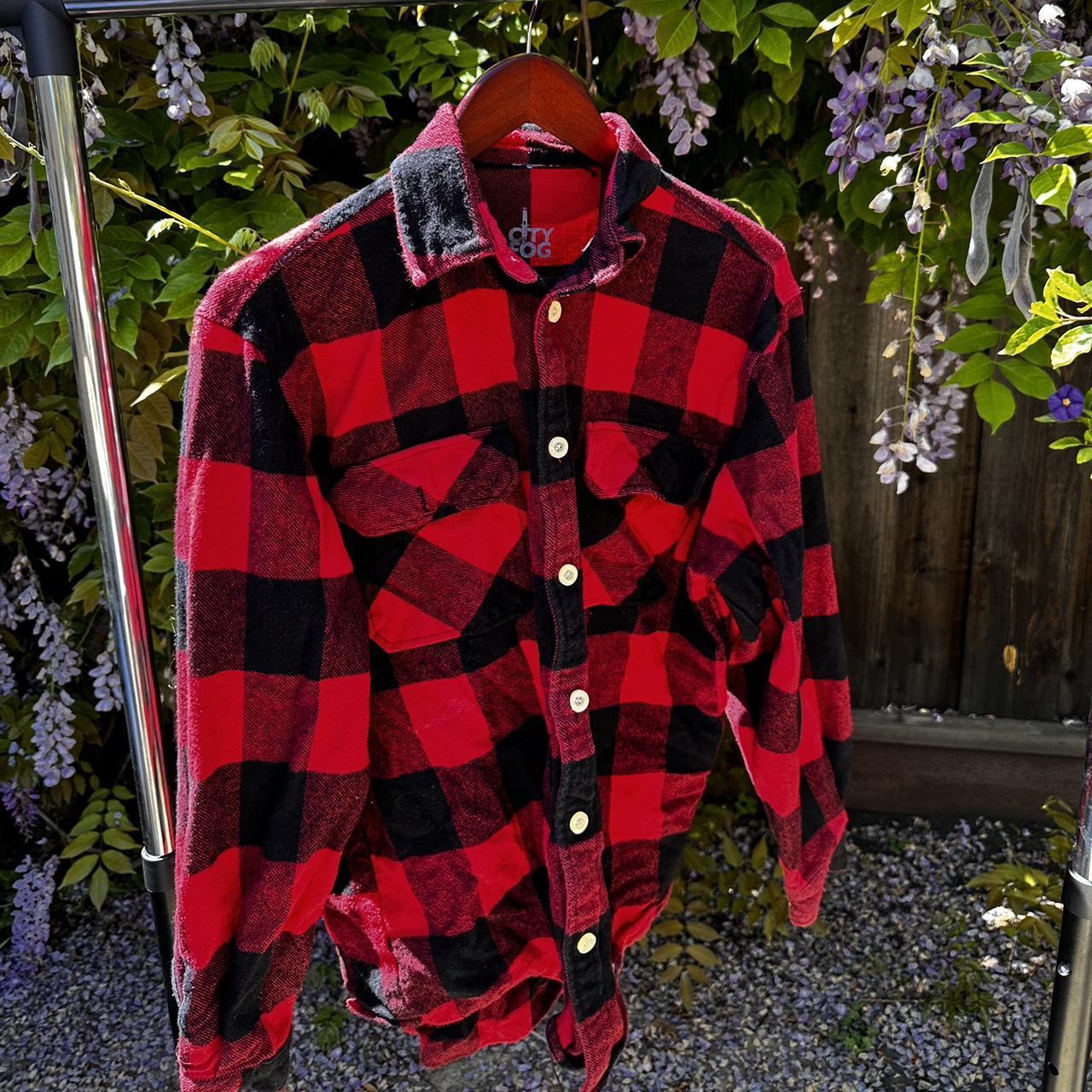 THICK RED & BLACK CLASSIC FLANNEL BY CITY FOG FROM... - Depop