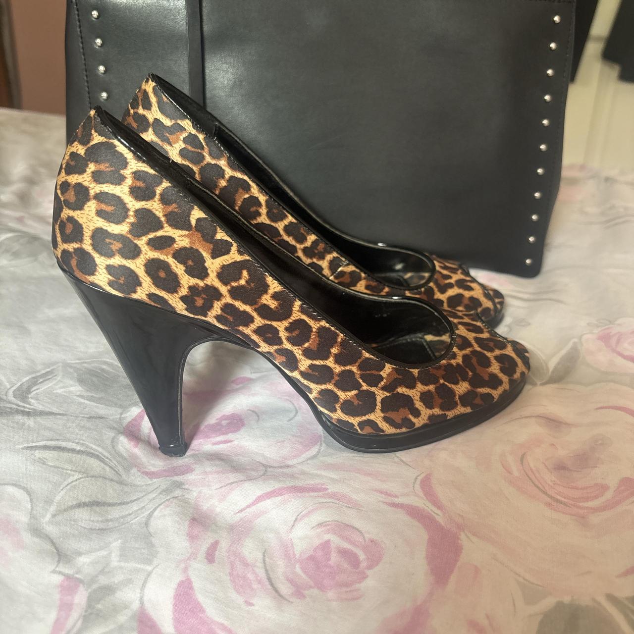 item listed by debzz_