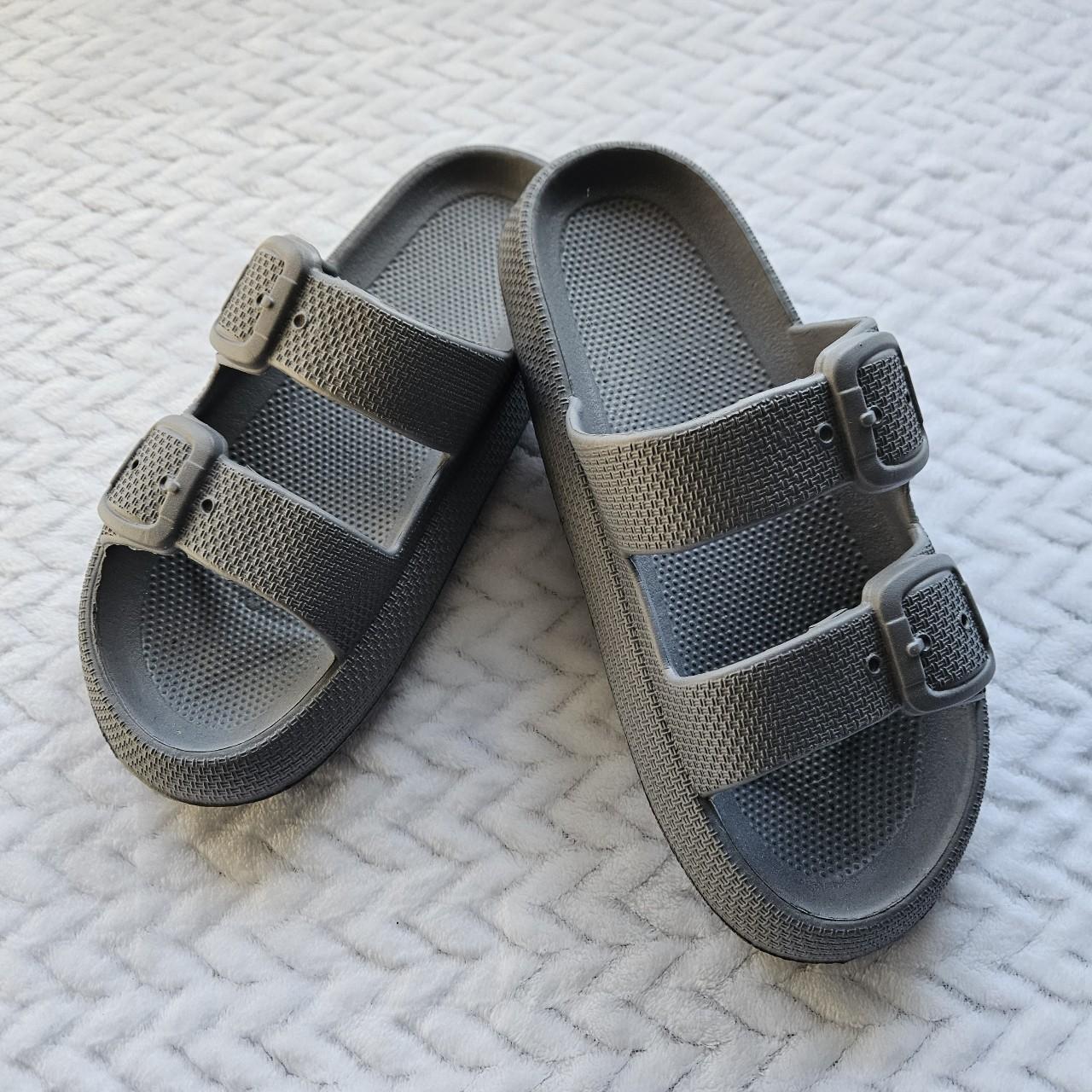 item listed by reds_threads23