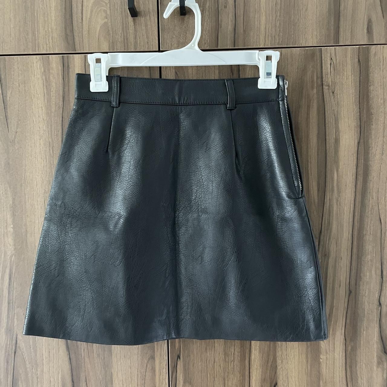 H&M Women's Black Skirt | Depop