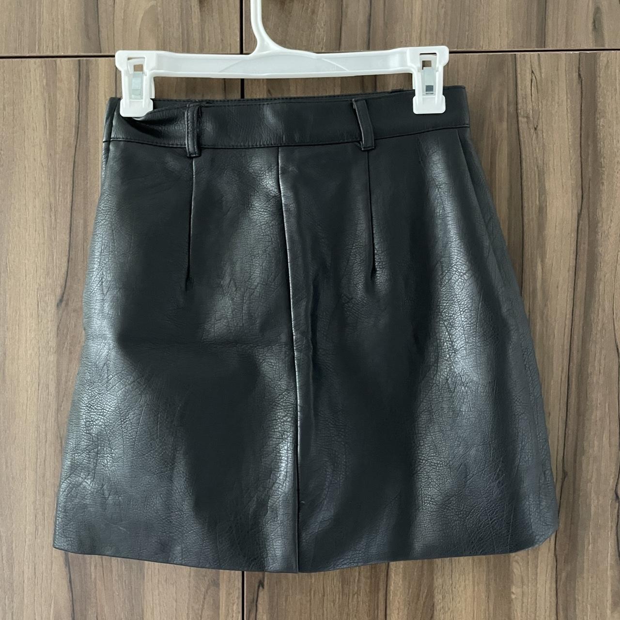 H&M Women's Black Skirt | Depop