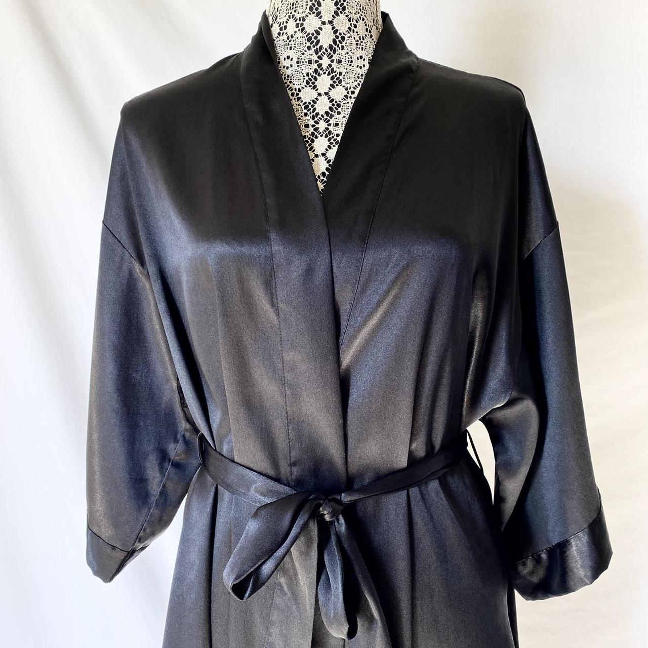 Victoria's Secret Women's Black Robe Depop