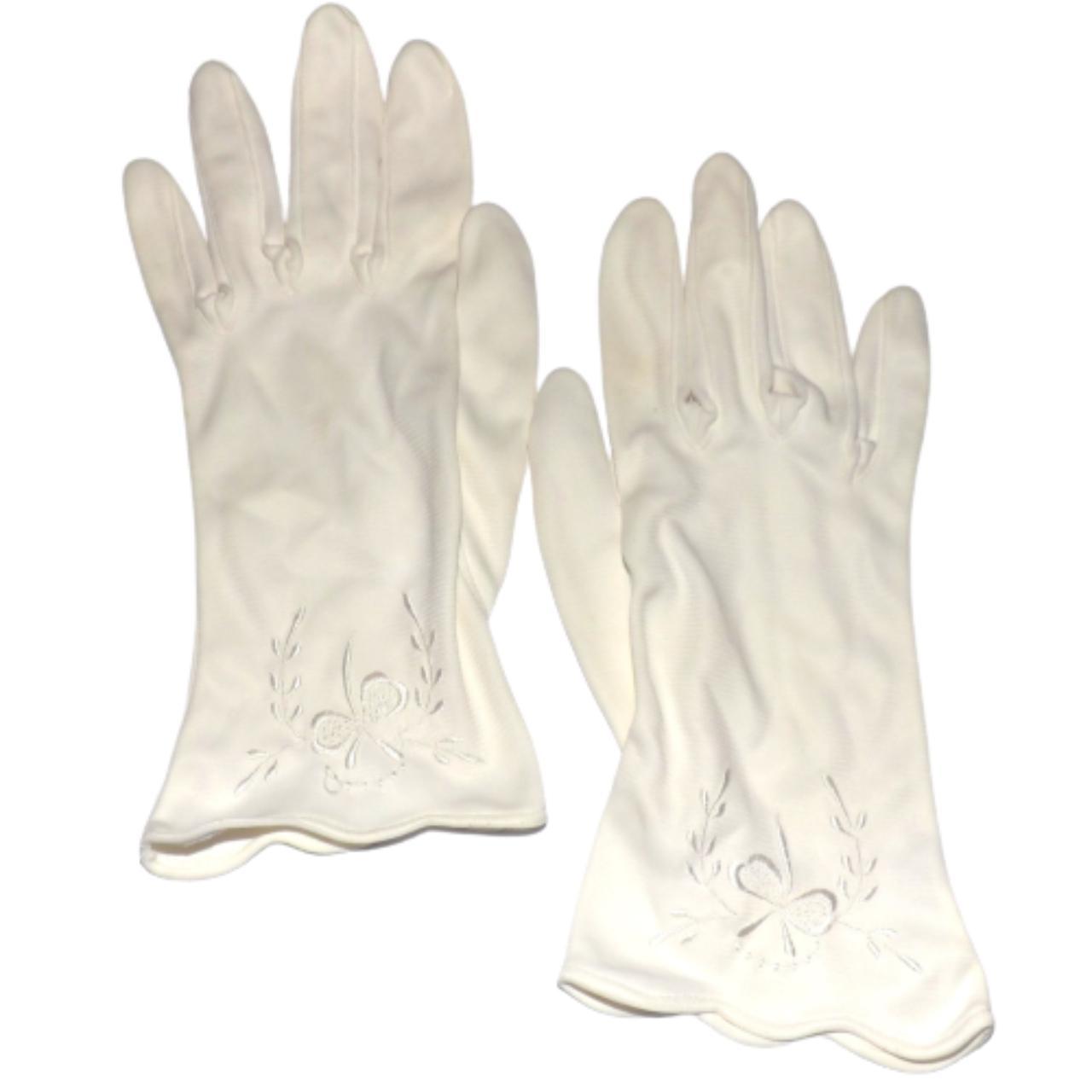 dainty cute white bow gloves preowned and great... Depop
