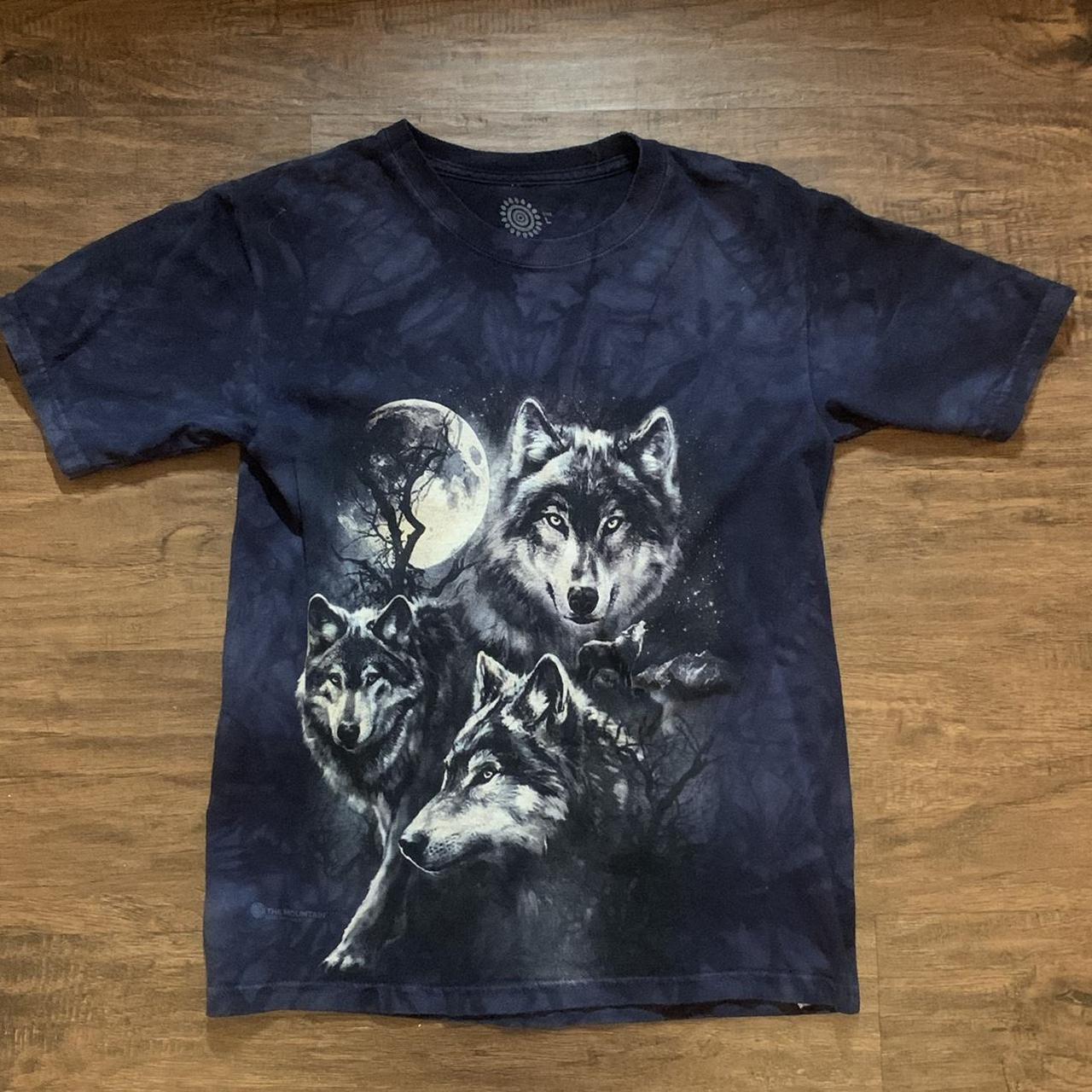 ⚜️ vintage wolf tee ⚜️ ⋆.ೃ࿔*:･ This wolf shirt is... - Depop