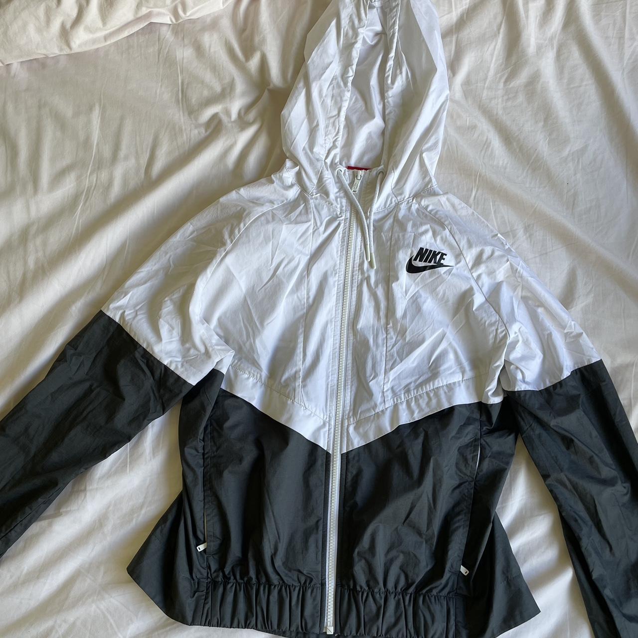 nike spray jacket womens