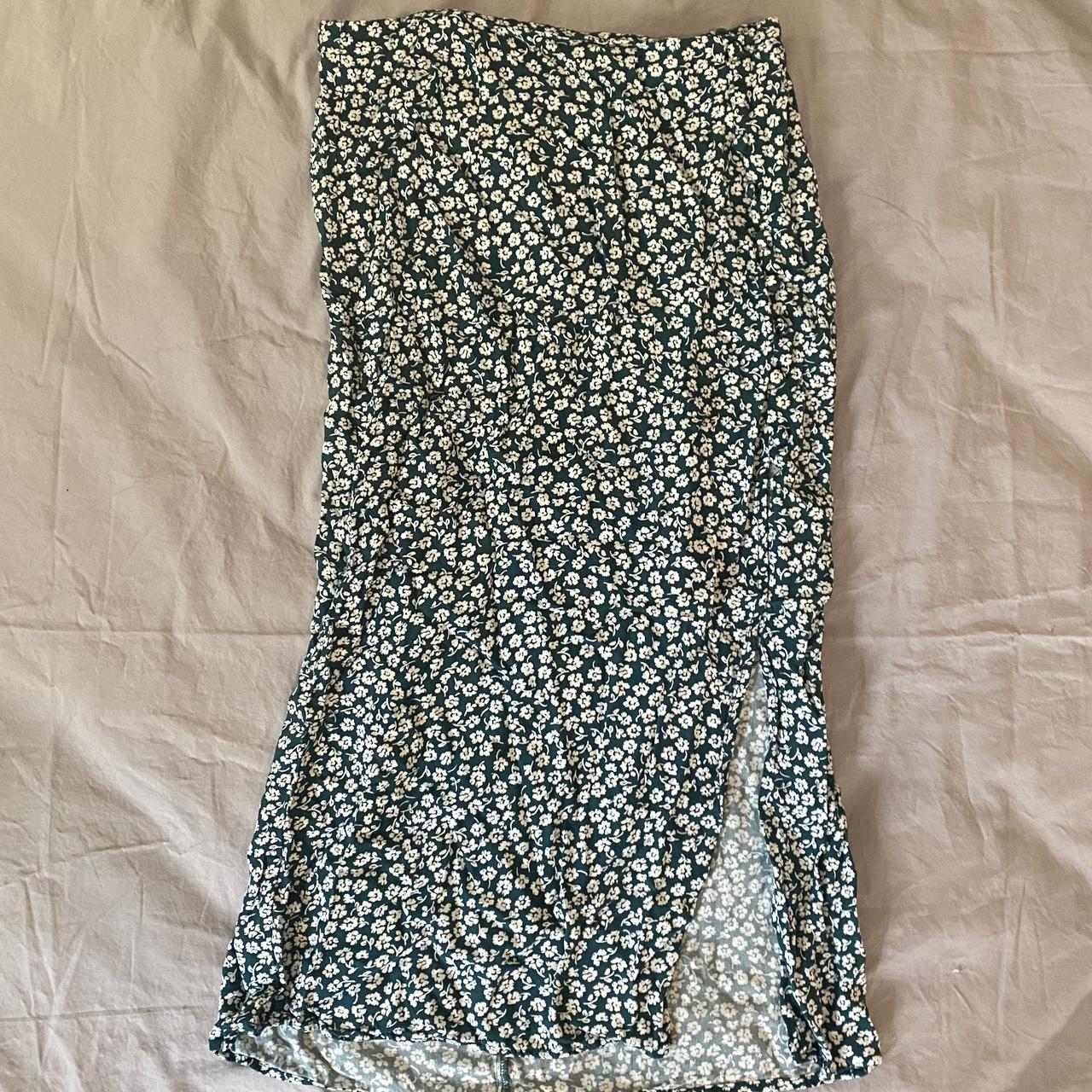 H&M Women's Green and White Skirt | Depop