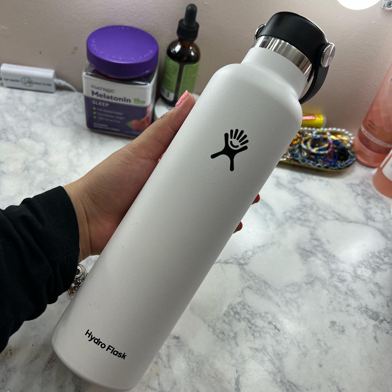 Lavender 24oz Hydro Flask. Still has original - Depop