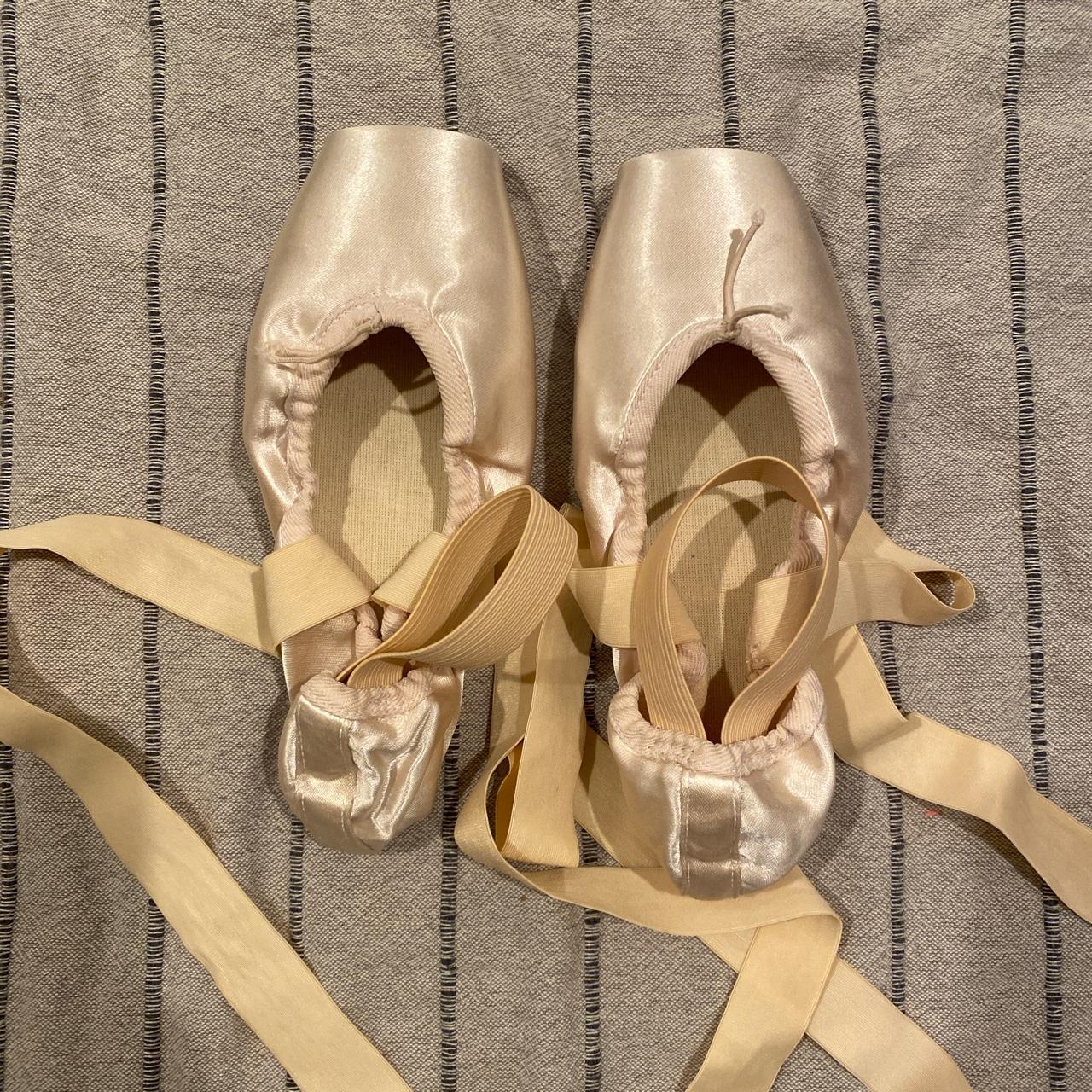 How are pointe shoe elastics sewn? — ALEKSANDRA