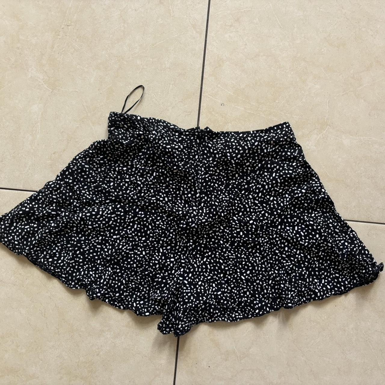 New Look black white polka dot flowy shorts with