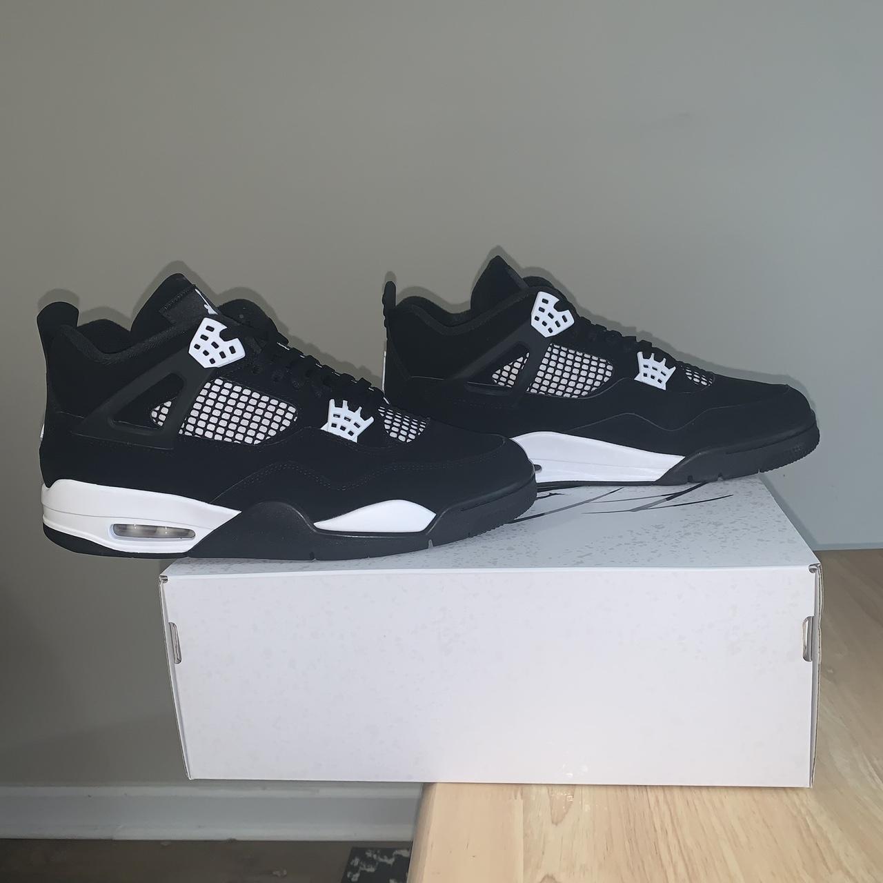 Air Jordan 4 shops Black Cat 4.5 Grade School