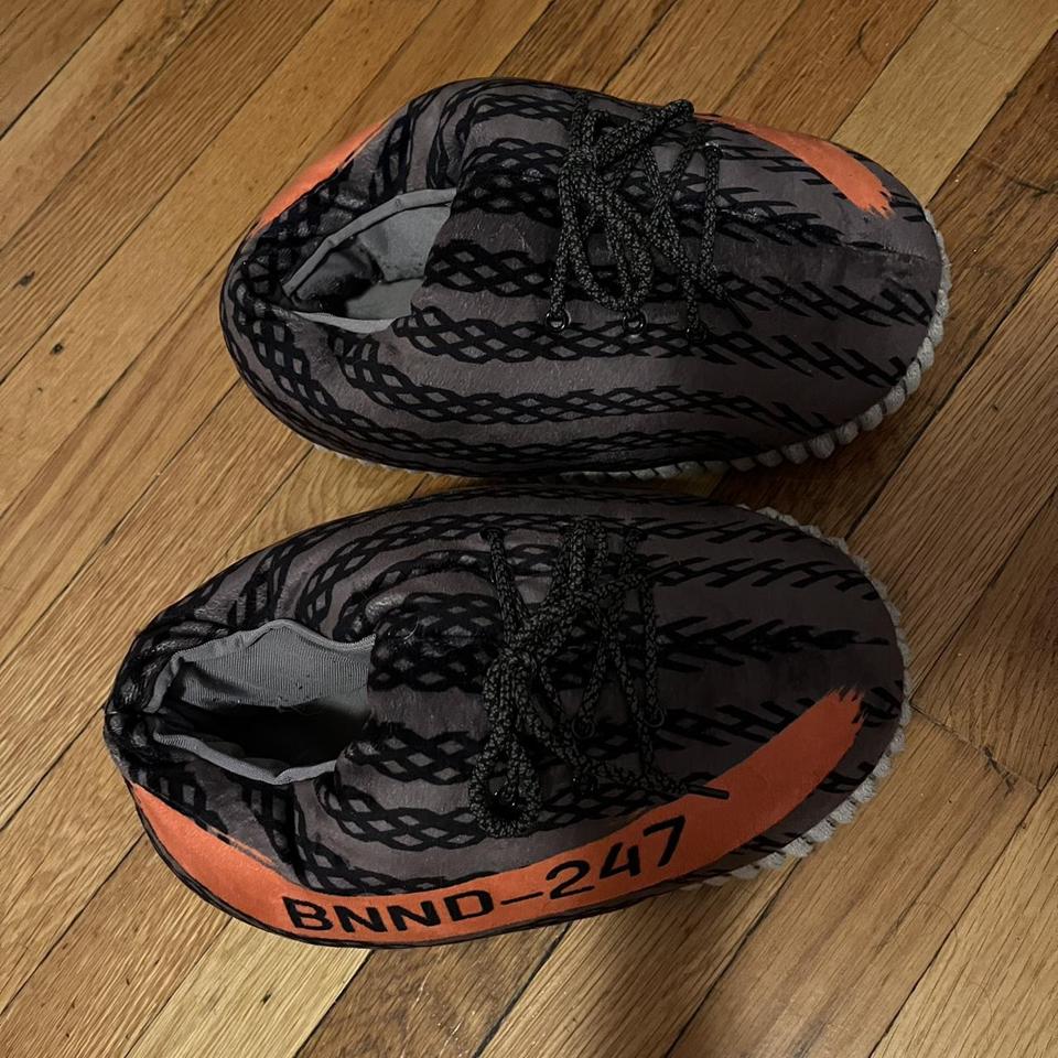 Jumbo best sale yeezy slippers