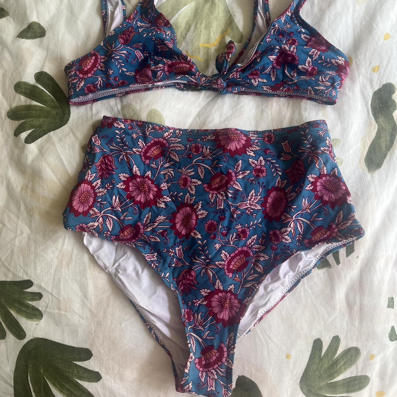 Arnhem Clothing bikini Top and bottom both size 8... Depop