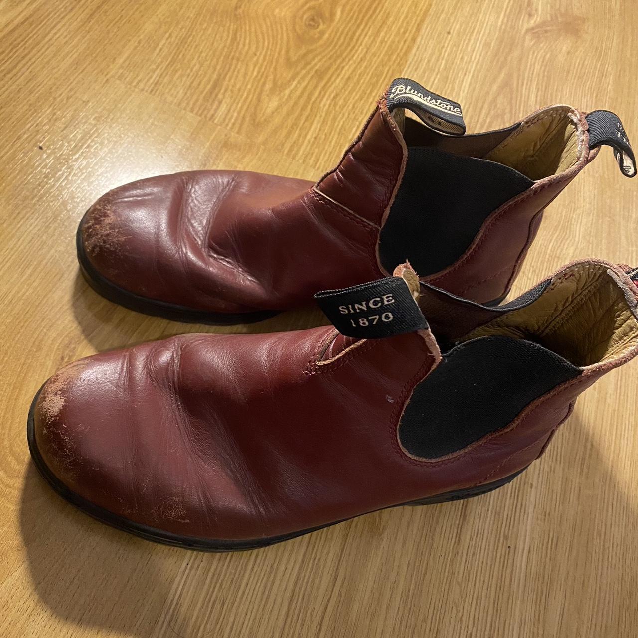 Vintage Blundstone dark red burgundy boots. Scuffed