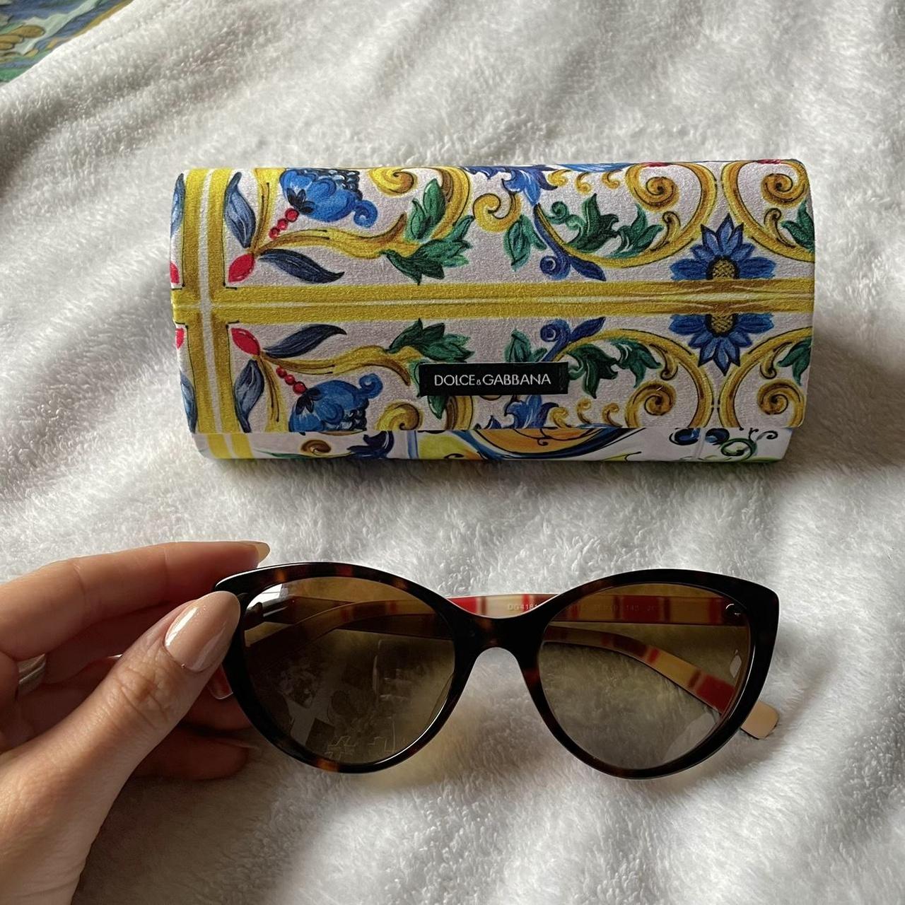 Dolce and clearance gabbana hand sunglasses