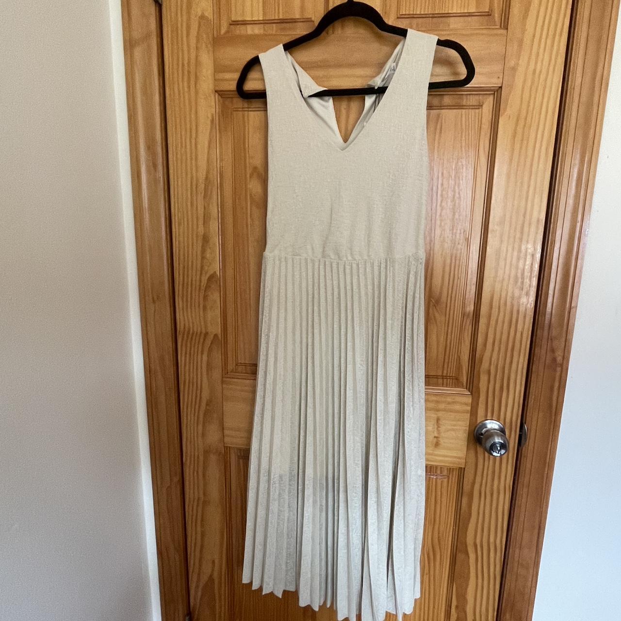 Mango Women's Pleated Dress - Cream/Tan - XS – BNWT Cream pleated sleeveless midi dress from …