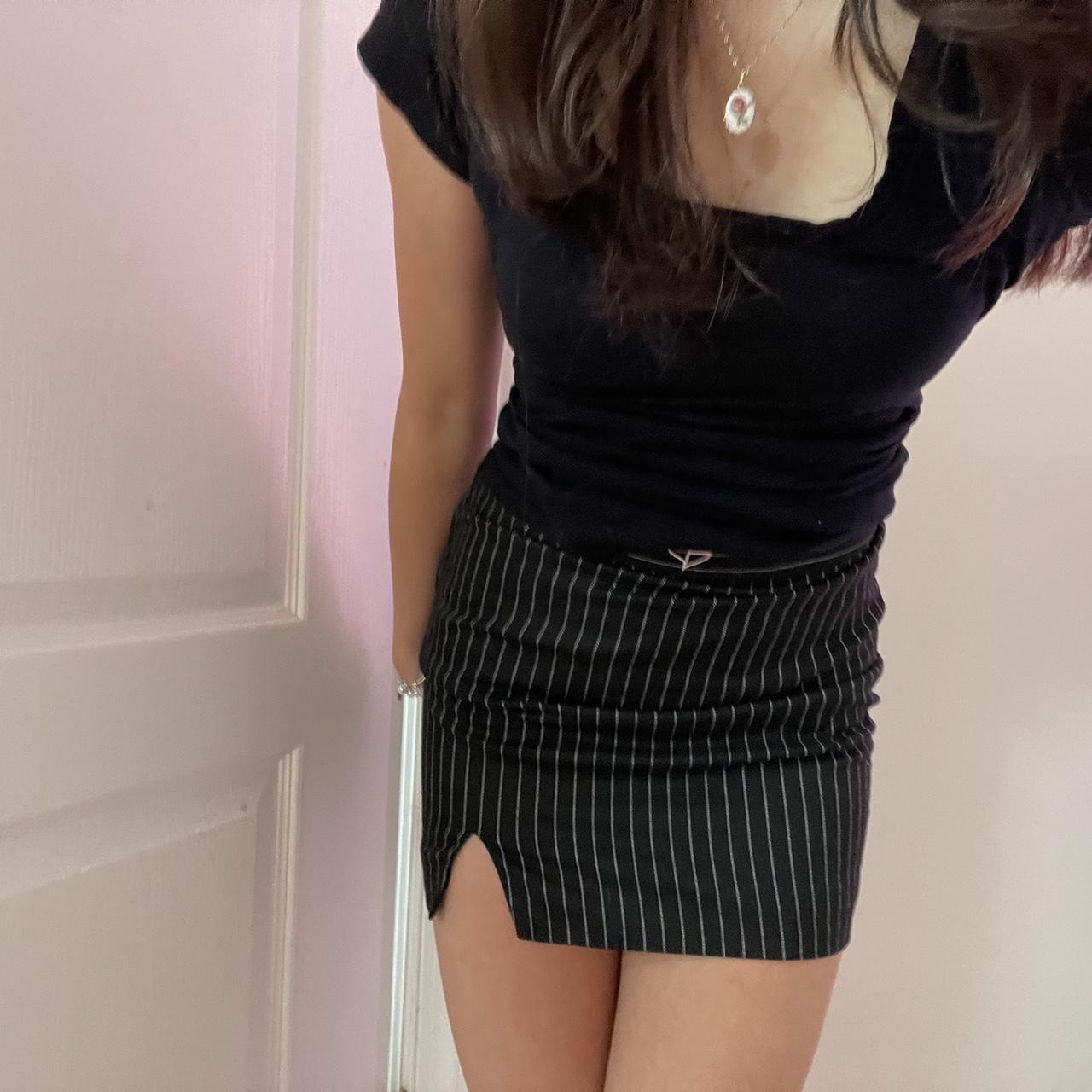 h&m blackpink skirt, ♡ worn once, tight fit size