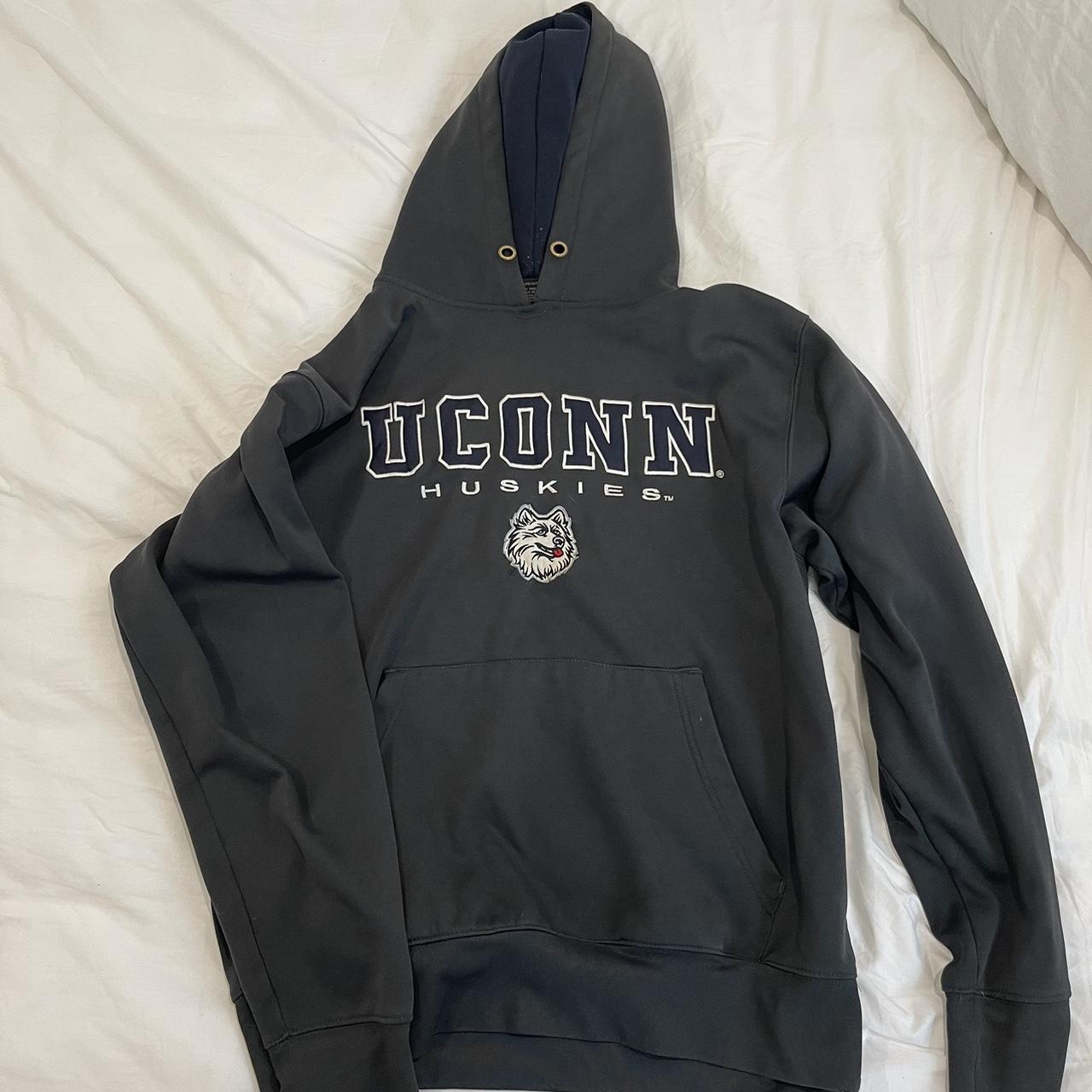 UConn hoodie Size xl - Depop