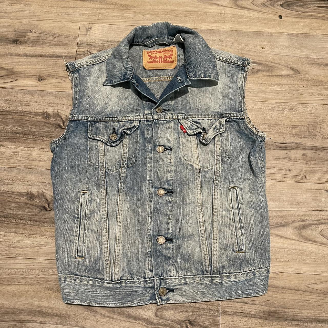 Levi's Women's Top | Depop