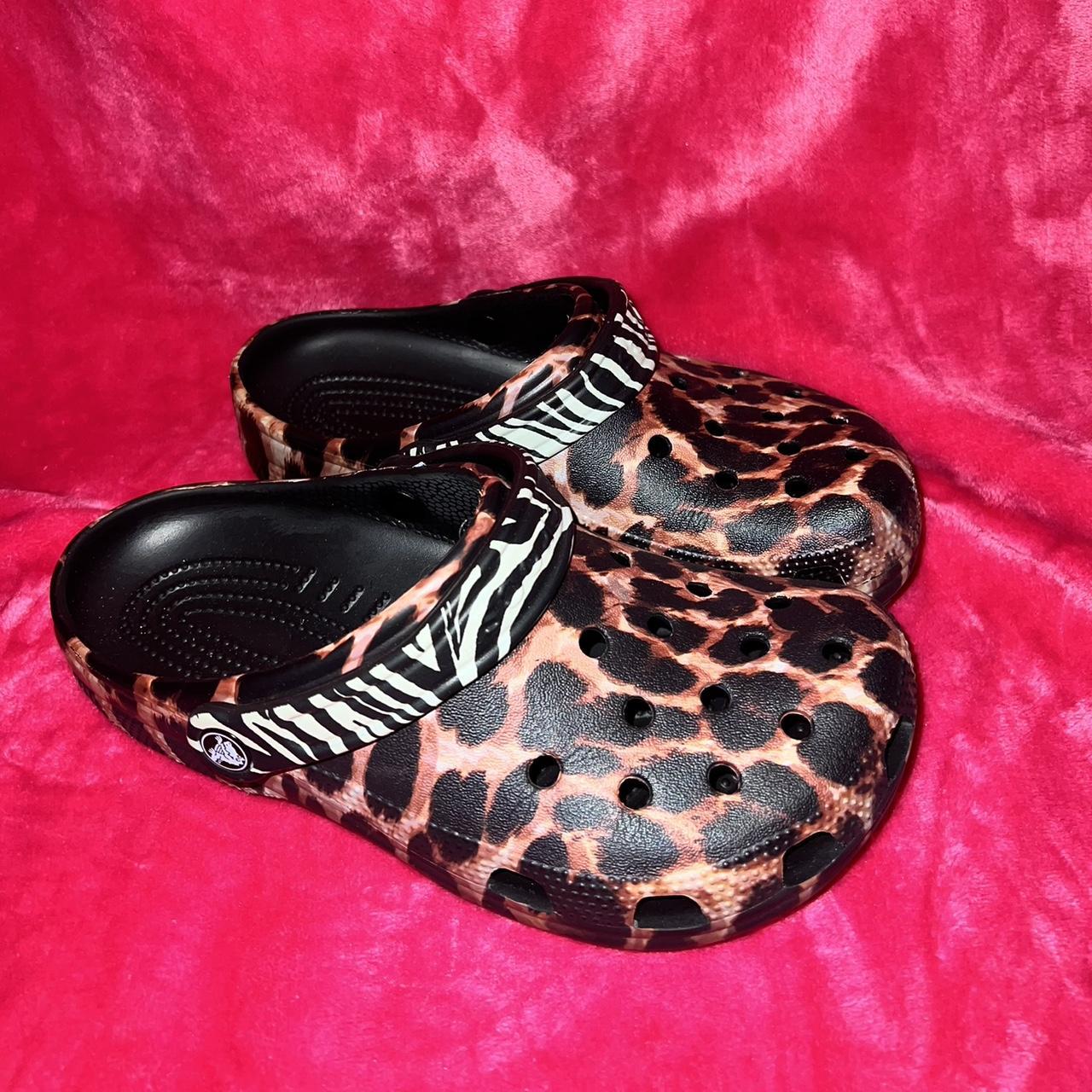 Lined cheetah online crocs