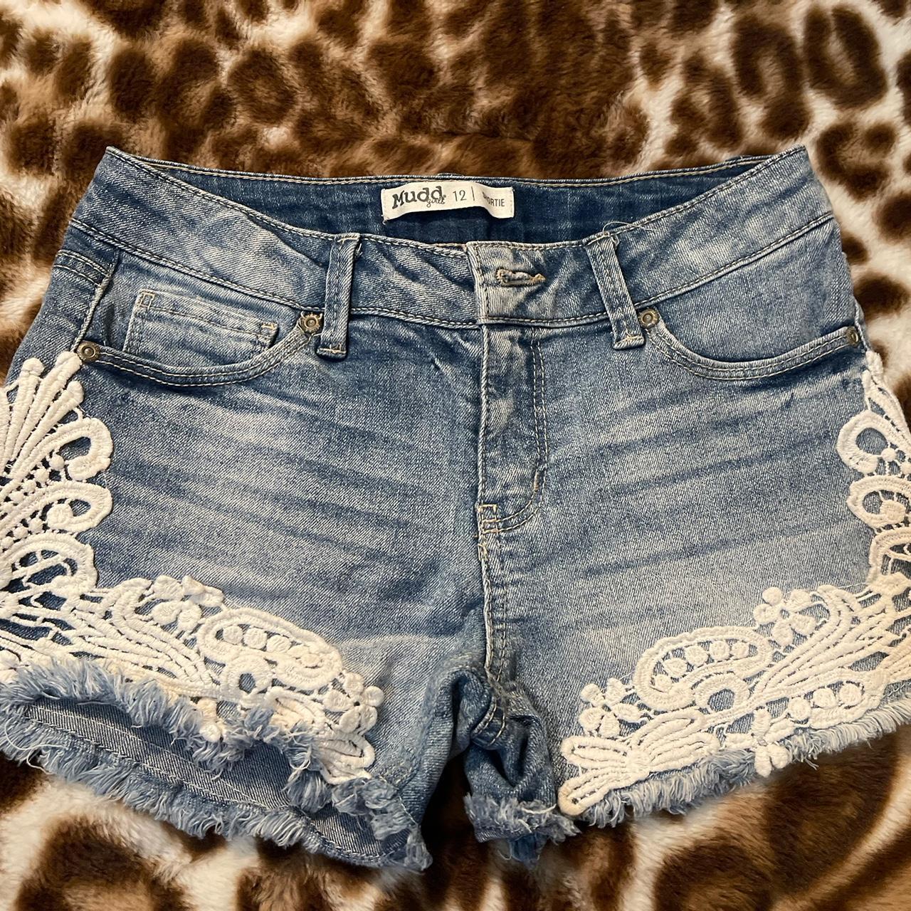 item listed by intrestsworld