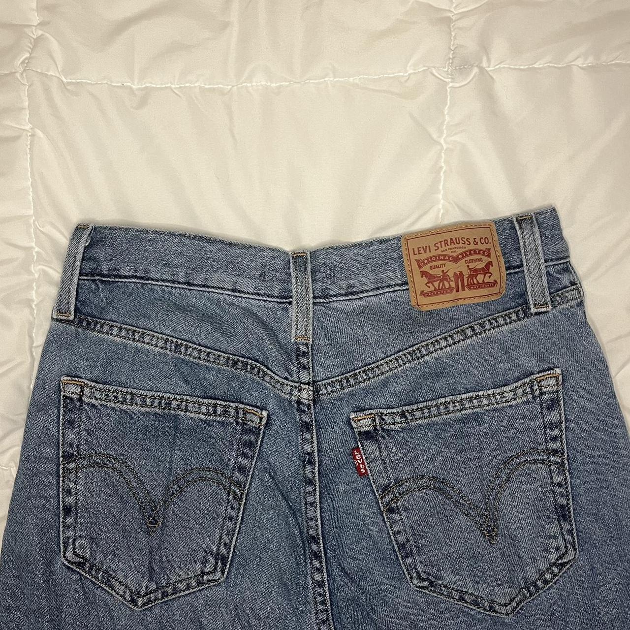 high waisted mom jean levis. size 27. lightly... - Depop