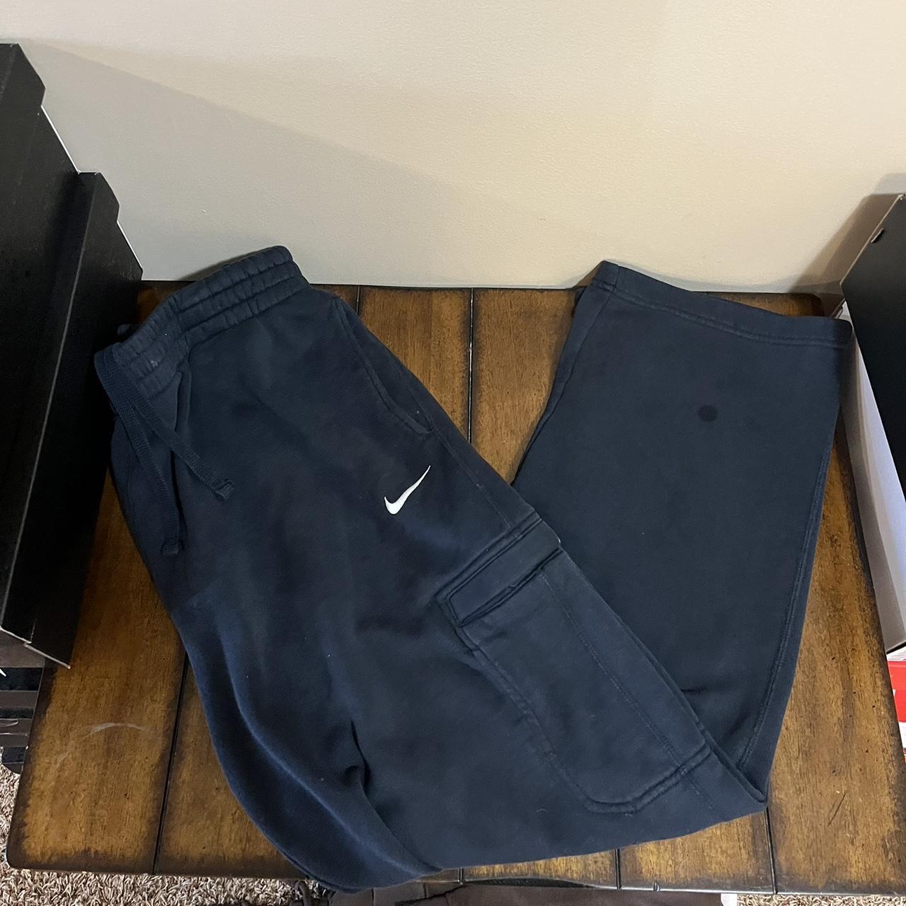 nike joggers with pockets on the side