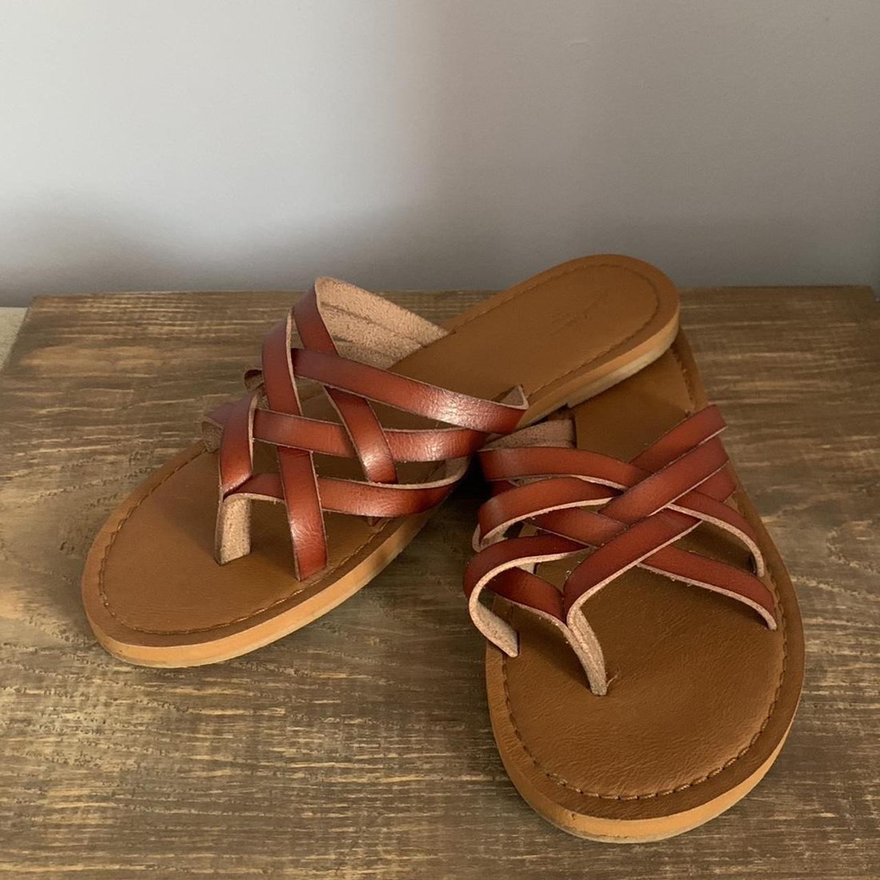 Universal Thread Women's Burgundy and Tan Sandals