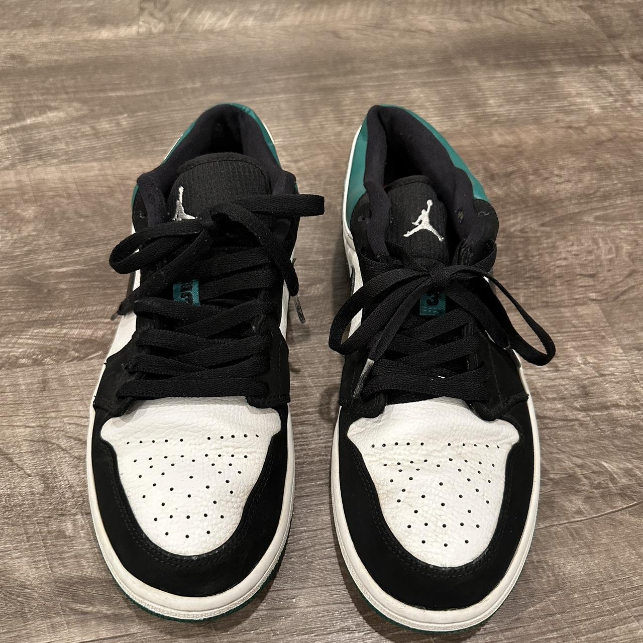 Jordan Men's Black and Green Trainers | Depop