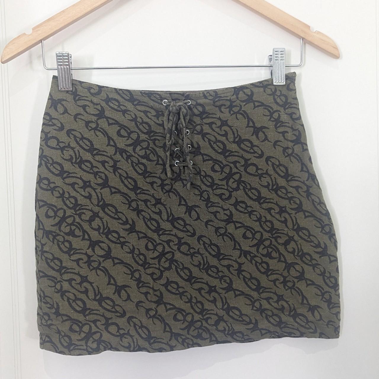 Y2K Style Glassons Skirt (size 6) - Depop
