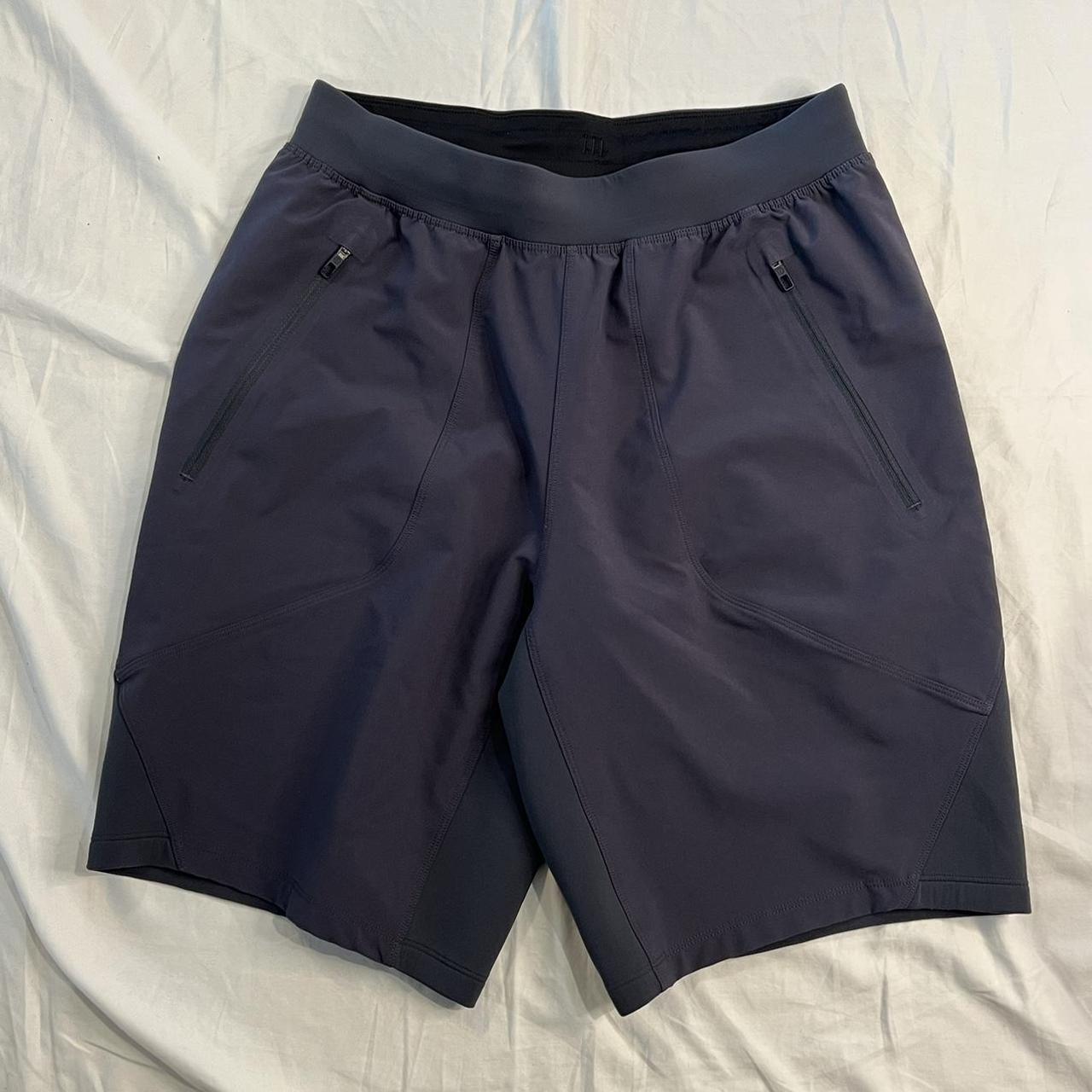 Lululemon yoga shorts Size: L Great... - Depop