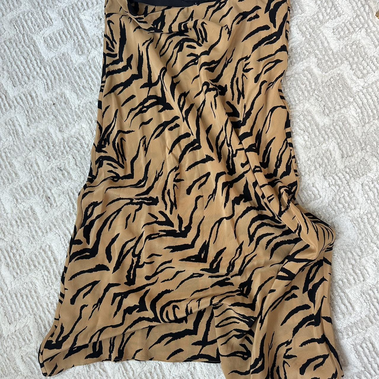 Tiger-print midi Madewell skirt! This skirt is