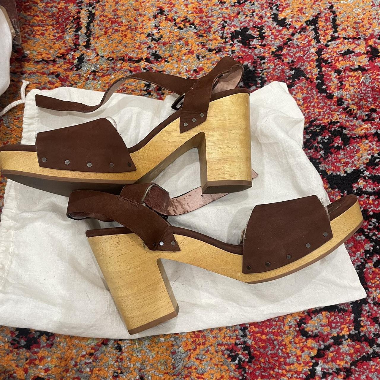 Cutest wooden platform brown heels / sandals •... - Depop