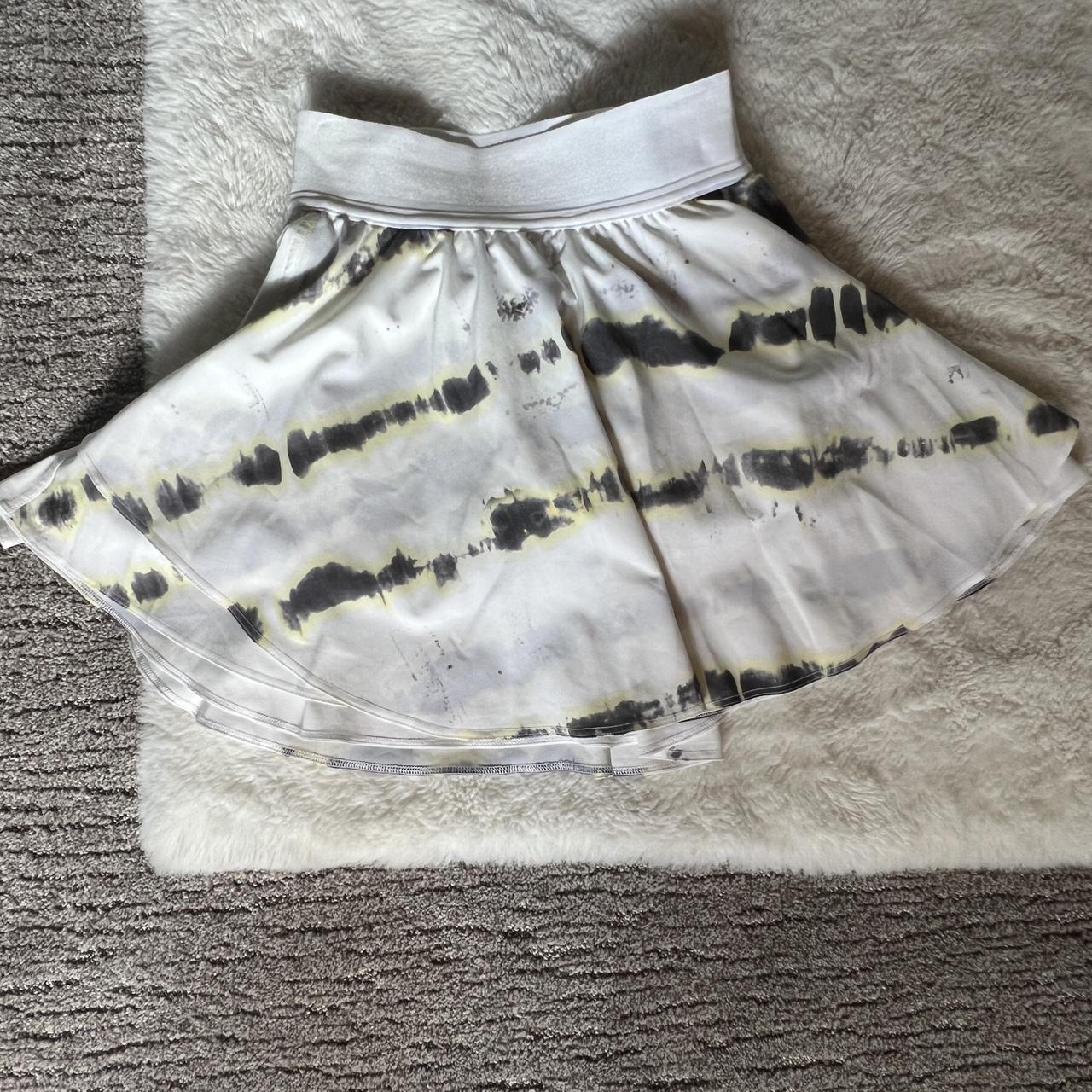 Lululemon skirt w/built in shorts Size 0 I have... - Depop