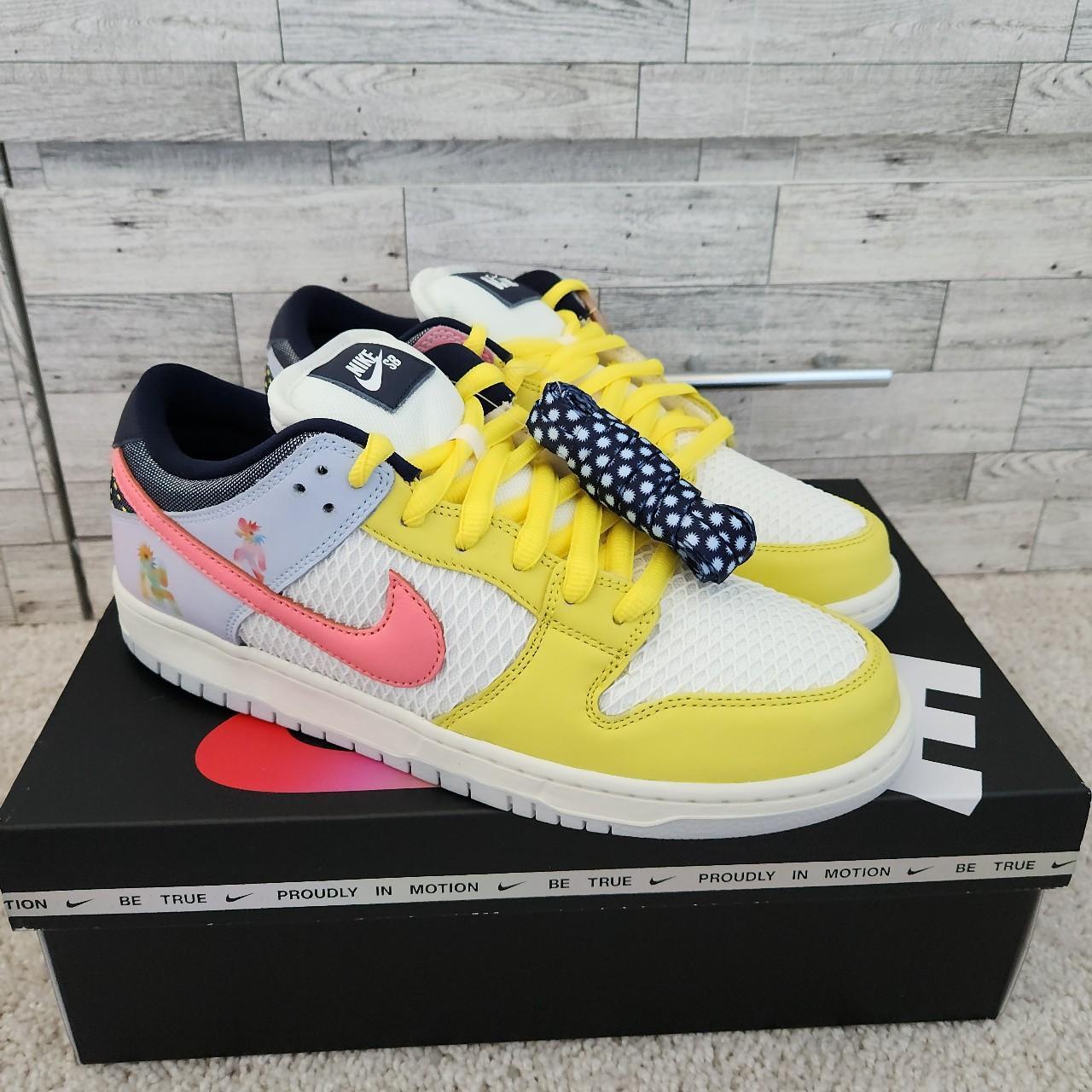 nike running shoes pink and yellow