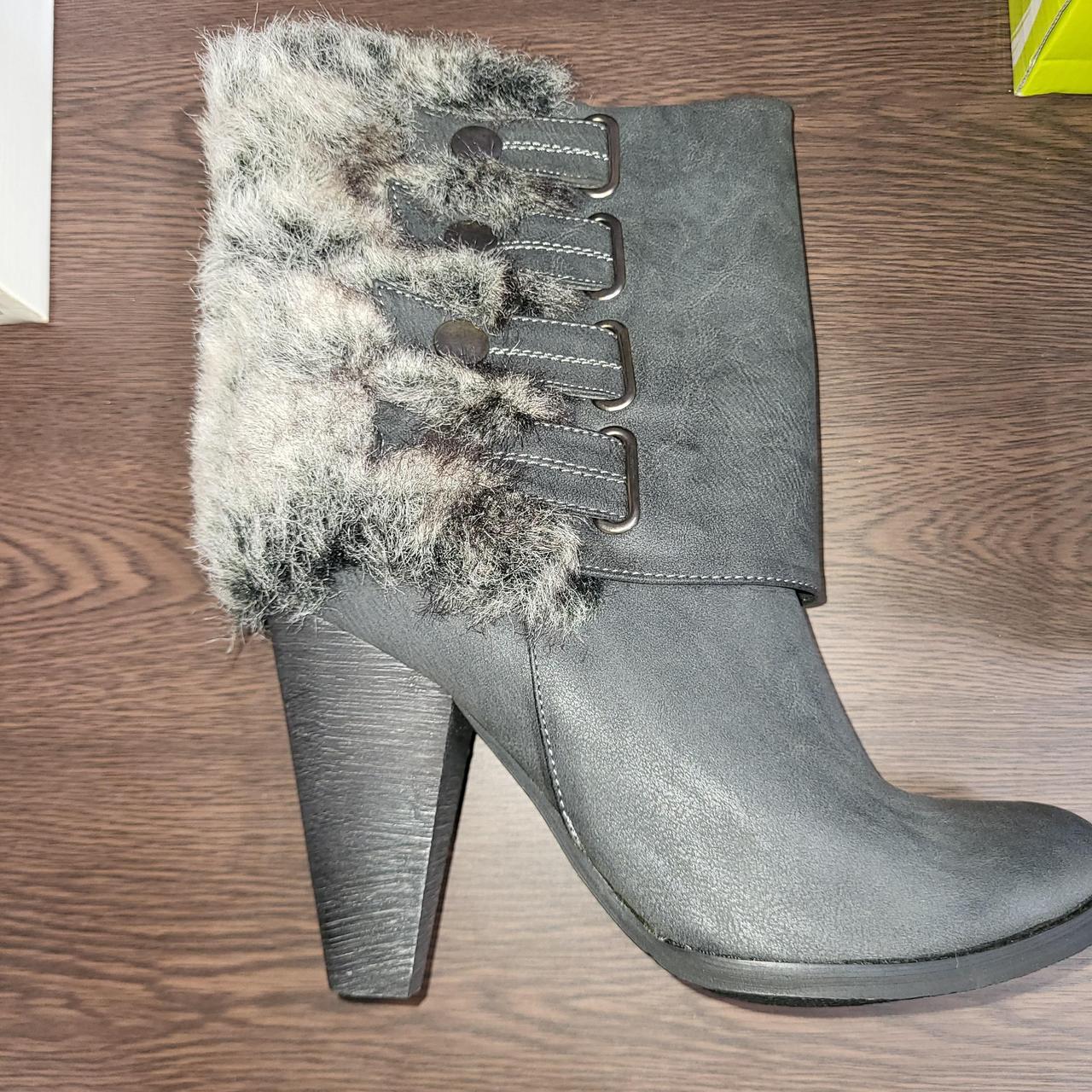 Women's Grey Boots Depop