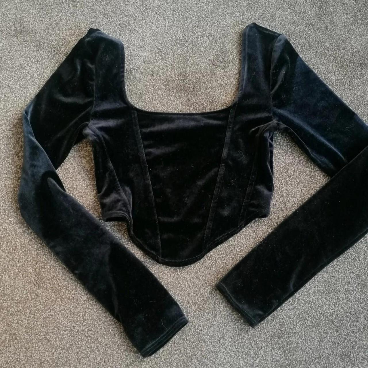 H&M Women's Black Crop-top | Depop