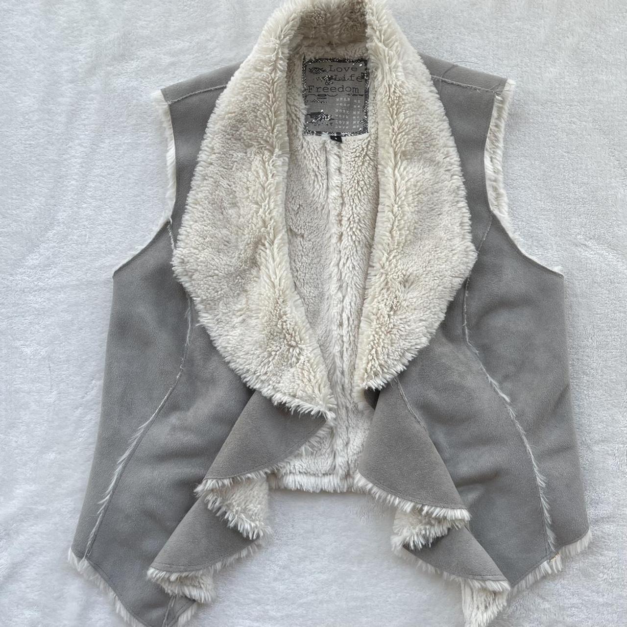 New Look Women's Grey Gilet | Depop