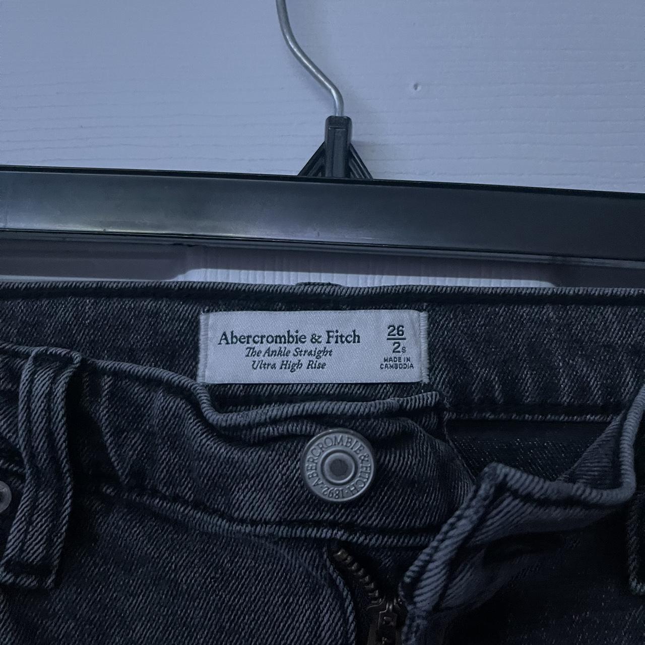 Abercrombie & Fitch Women's Grey Jeans Depop