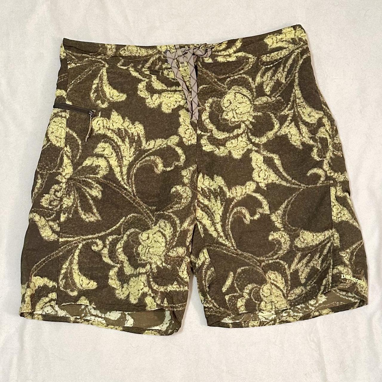 Patagonia patterned men’s bathing suit in great... - Depop