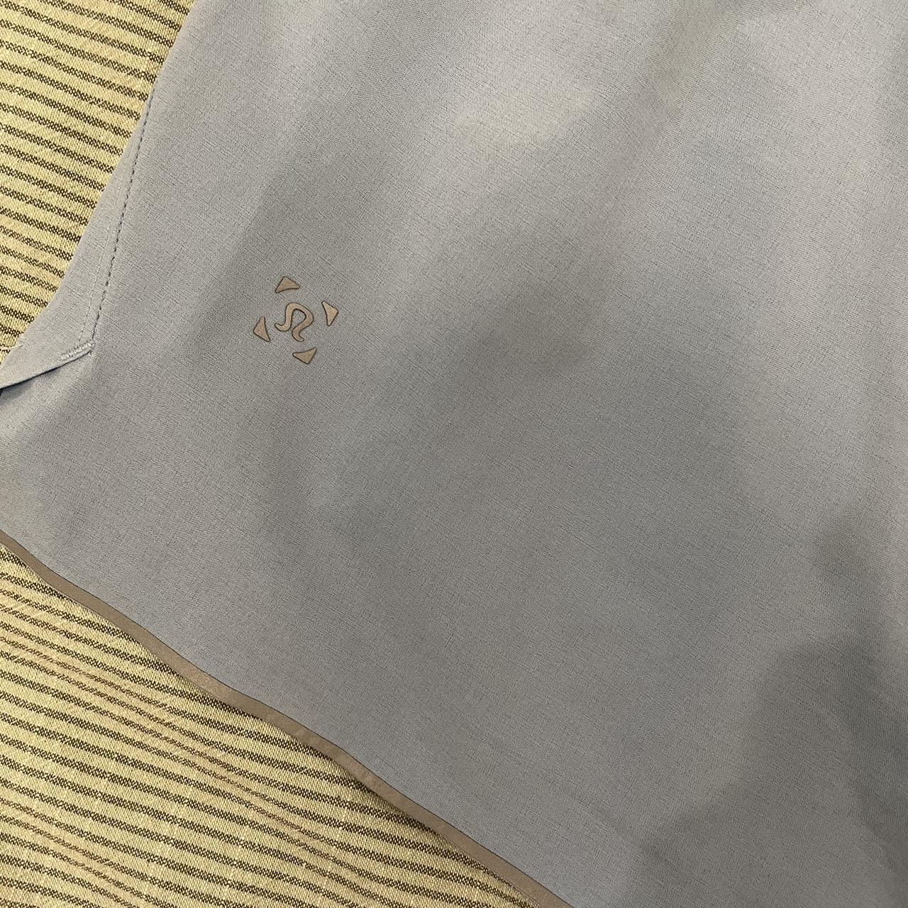 Lululemon Men's Blue Shorts (3)
