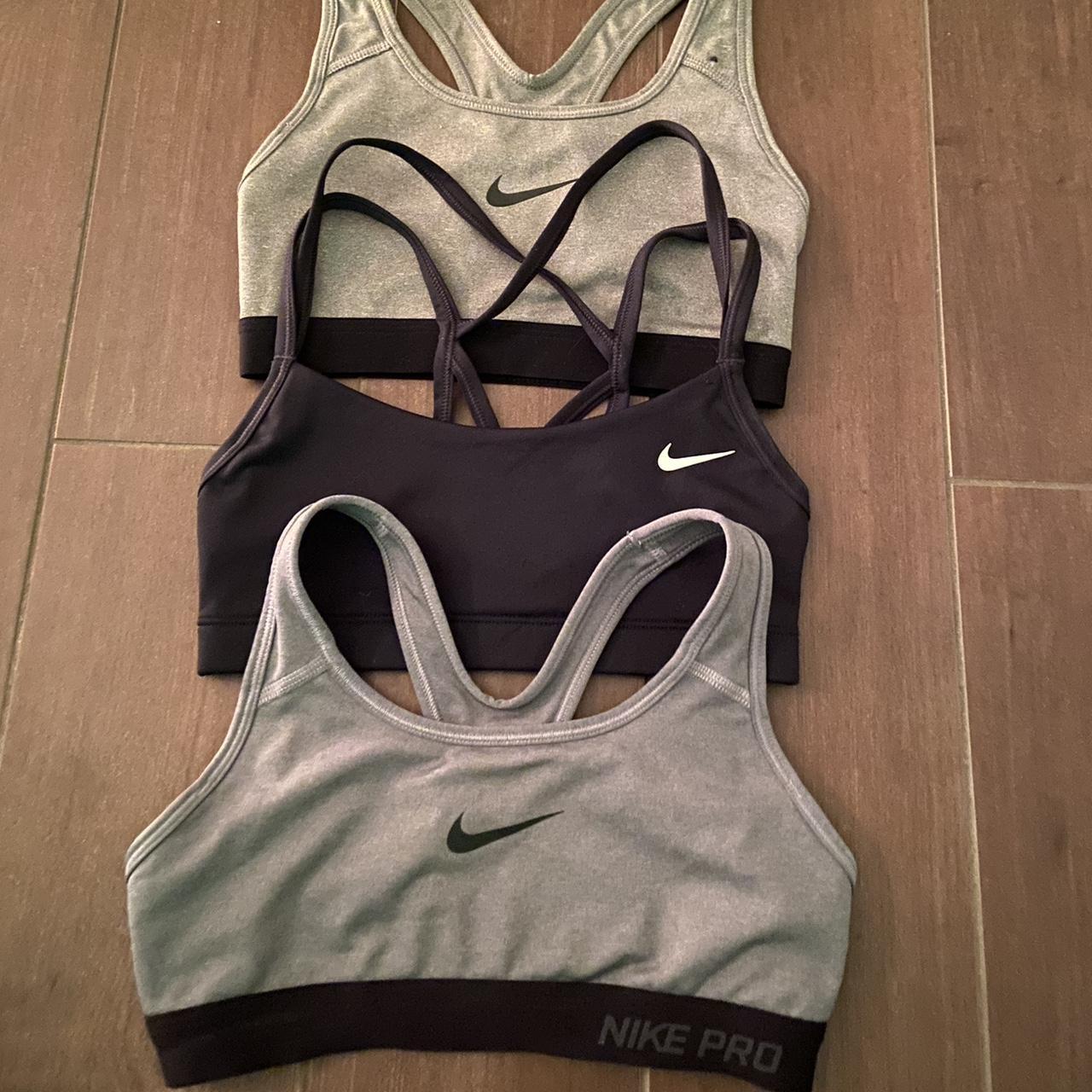 Shops Nike sports bra bundle